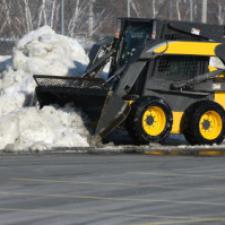 4 REASONS TO HIRE A PROFESSIONAL FOR SNOW PLOWING SERVICES